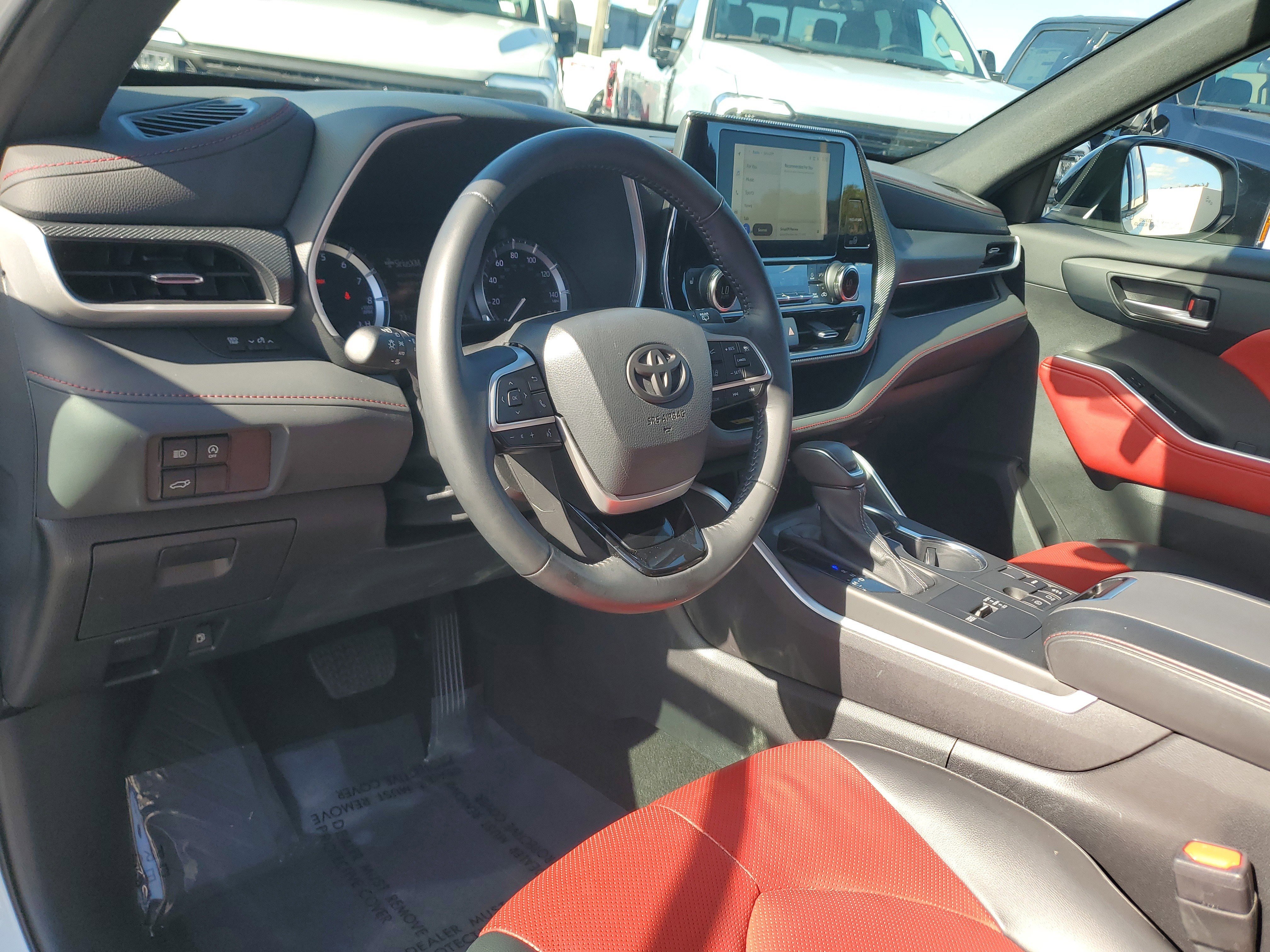 Used 2023 Toyota Highlander XSE image 9