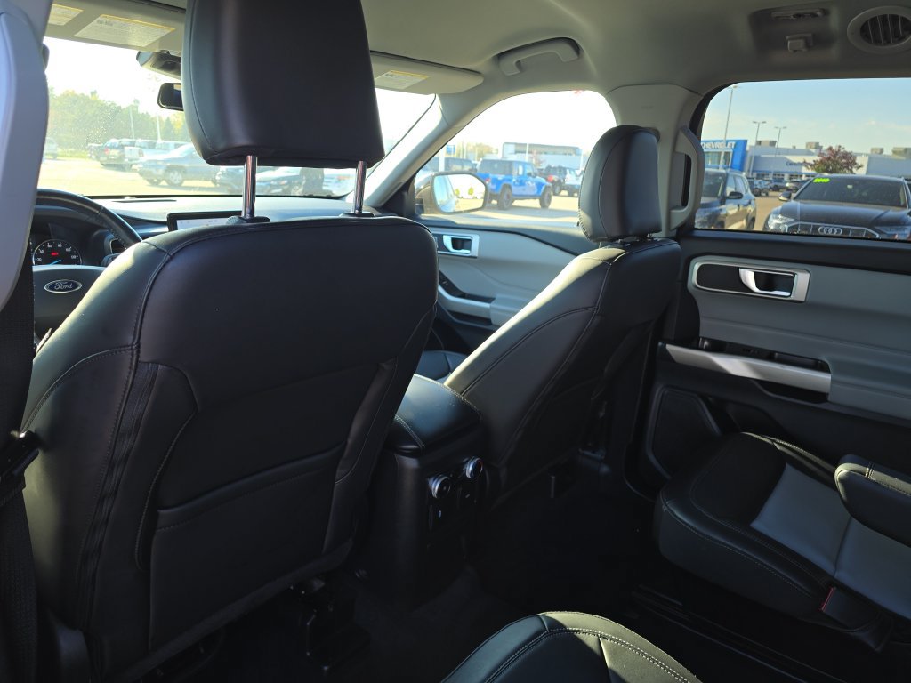 Used 2022 Ford Explorer XLT w/ Equipment Group 202A AWD/4WD image 27