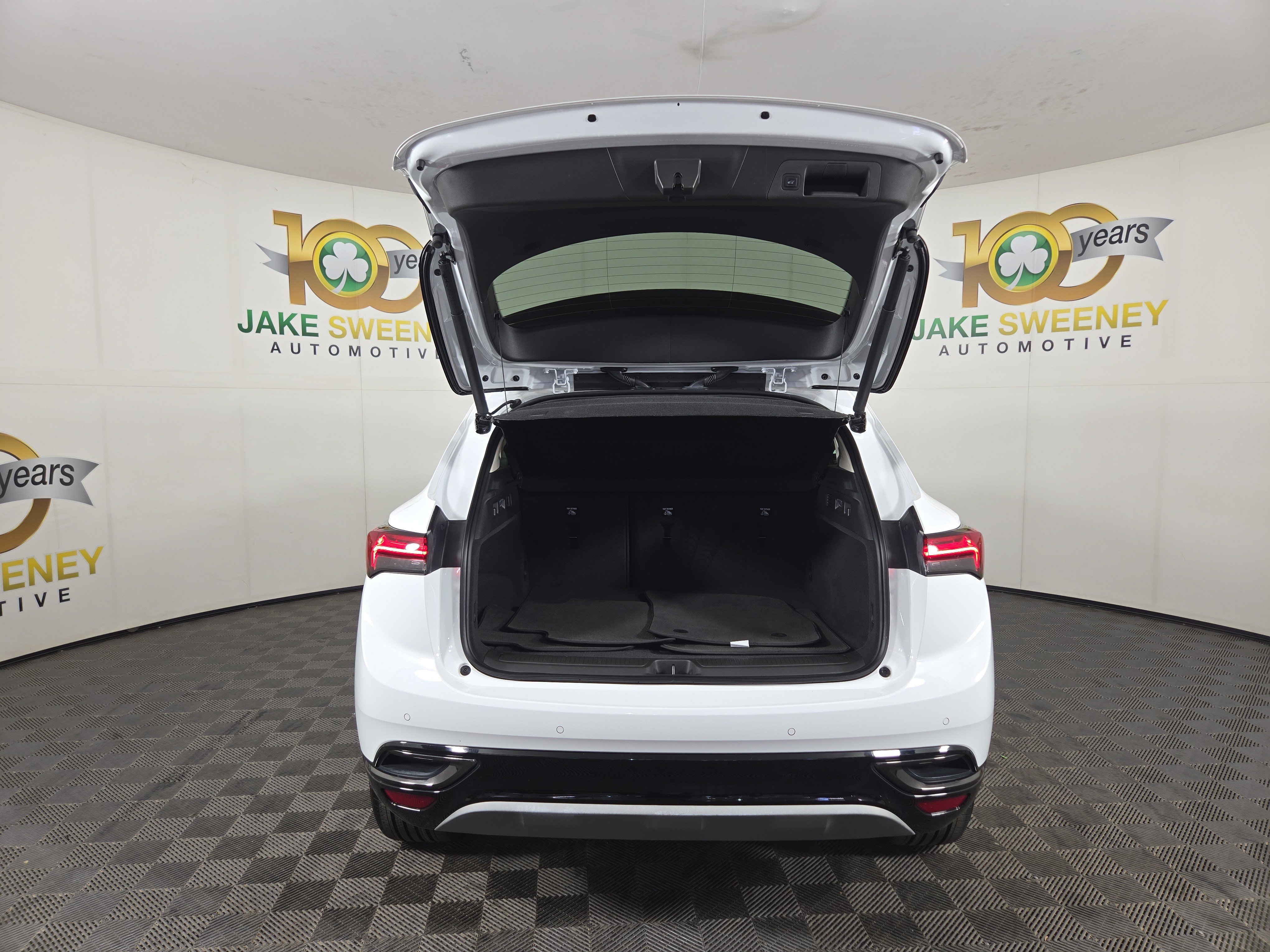 Certified 2023 Buick Envision Preferred w/ Sport Touring Package AWD/4WD image 31