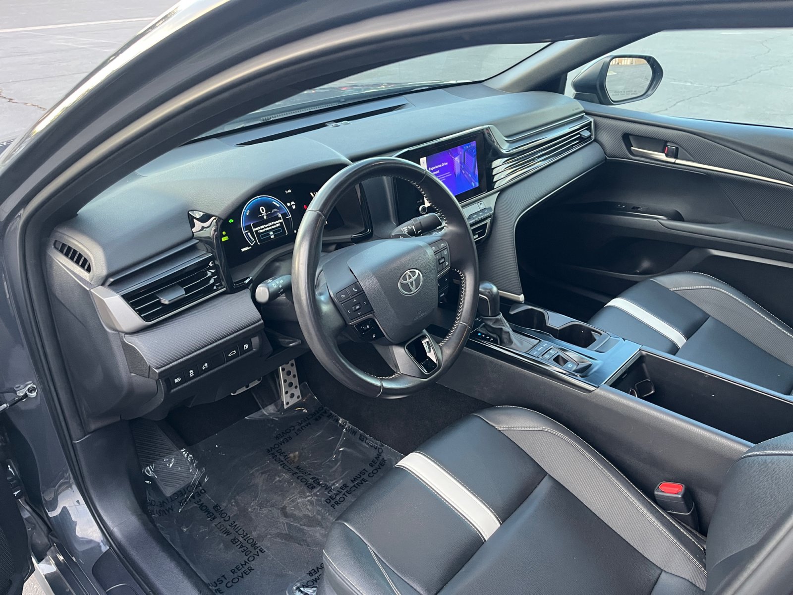 Used 2025 Toyota Camry SE FWD image 11