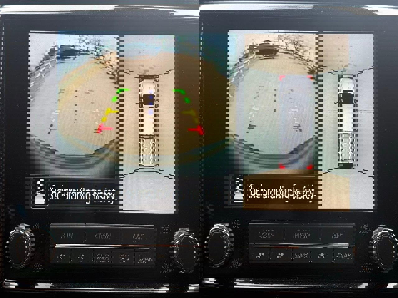 Used 2023 Nissan Titan PRO-4X w/ Pro-4x Convenience Package image 11