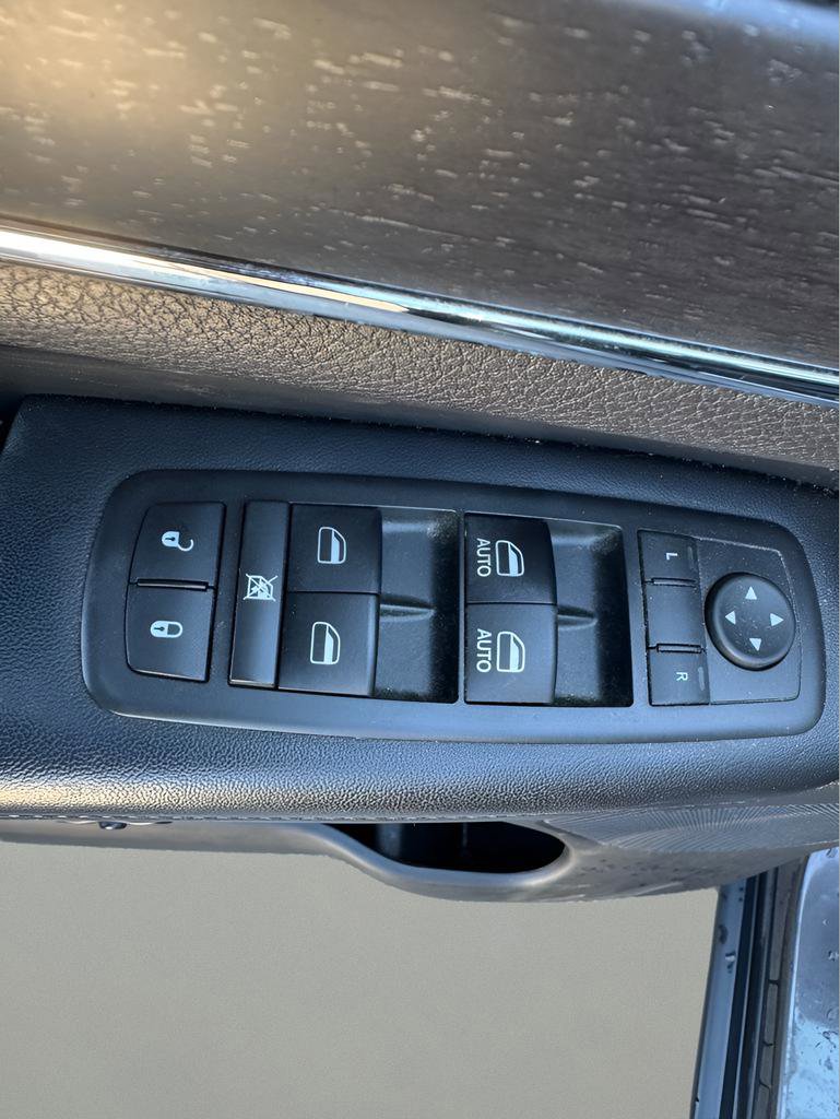 Used 2018 Jeep Grand Cherokee Limited w/ Luxury Group II image 17