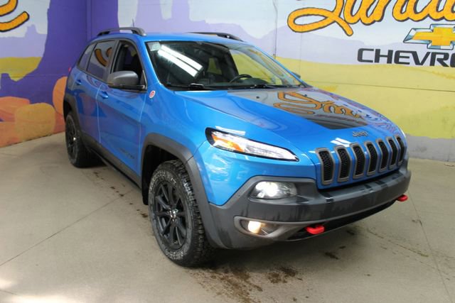 Used 2017 Jeep Cherokee Trailhawk AWD/4WD image 4