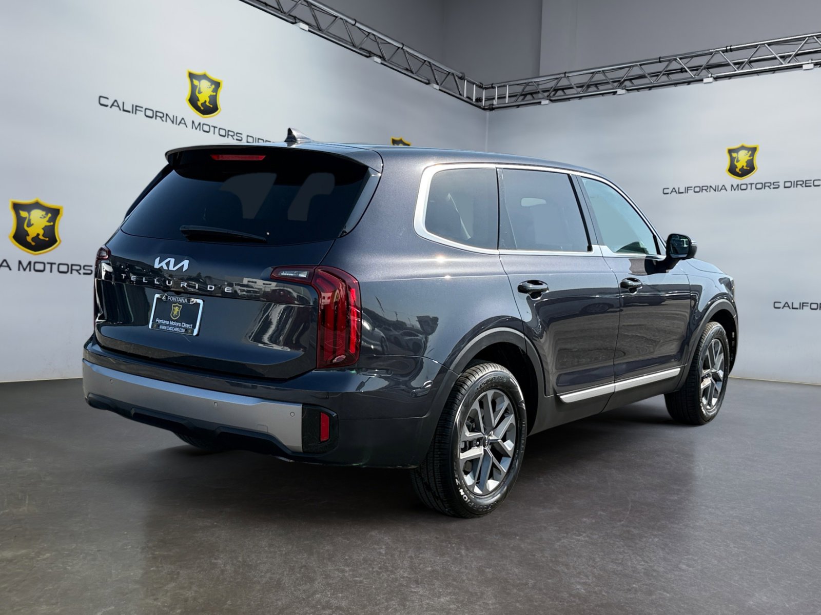 Used 2025 Kia Telluride LX FWD image 5