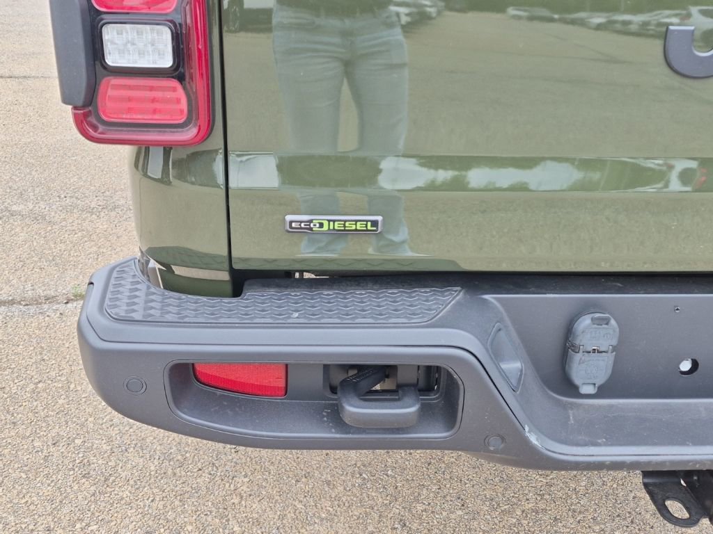 Used 2022 Jeep Gladiator Willys AWD/4WD image 10