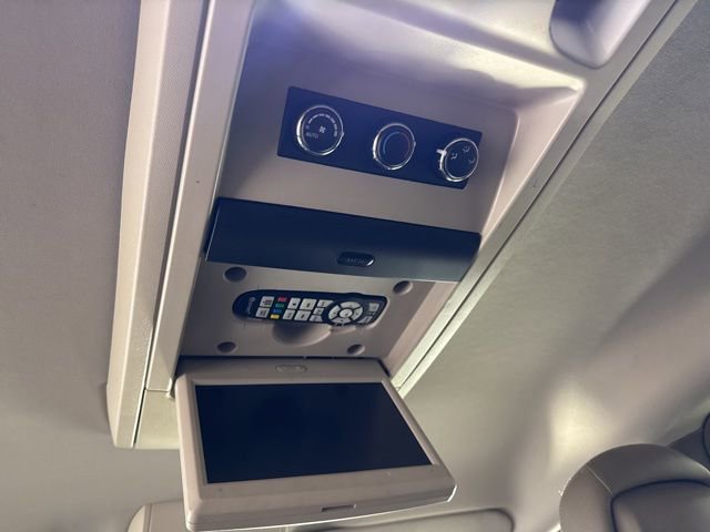 Used 2015 Chrysler Town & Country Touring image 31