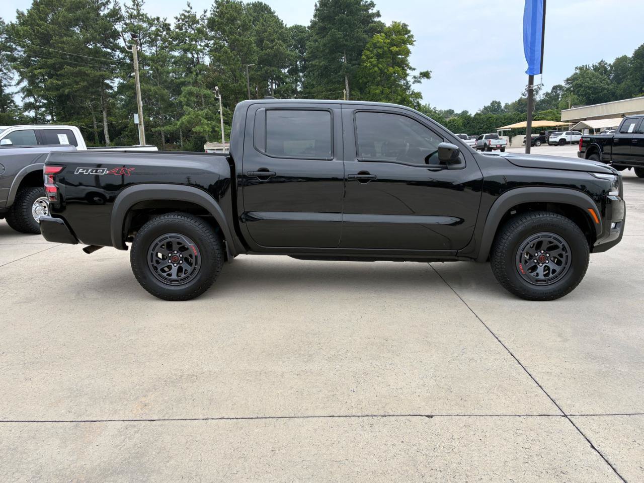 Used 2026 Nissan Frontier PRO-4X AWD/4WD image 5