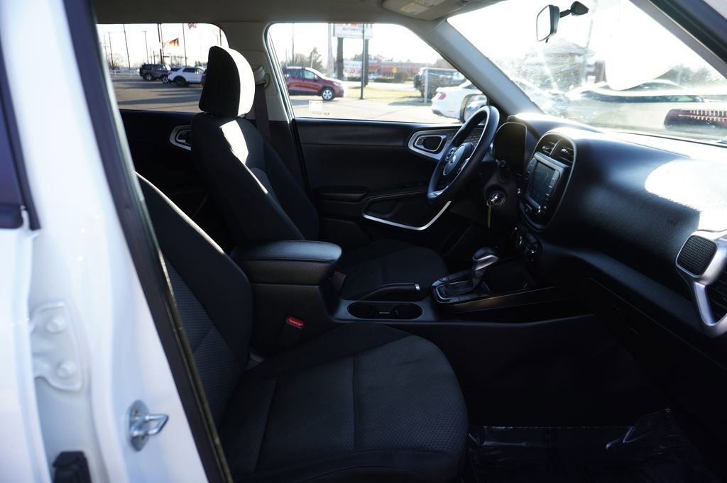 Used 2020 Kia Soul LX image 28