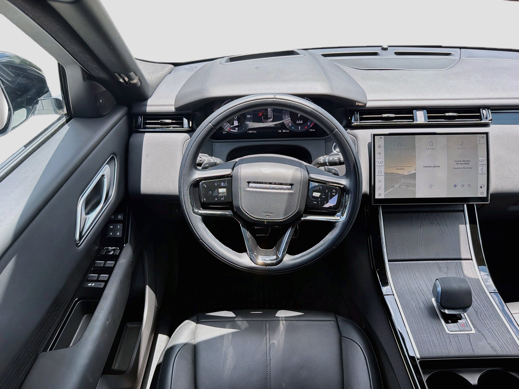 Used 2026 Land Rover Range Rover Velar Dynamic SE AWD/4WD image 17