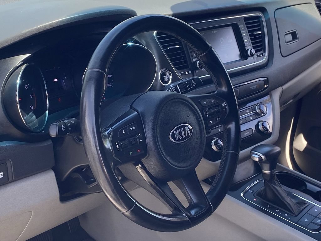 Used 2017 Kia Sedona LX w/ LX Essentials Premium Package FWD image 23