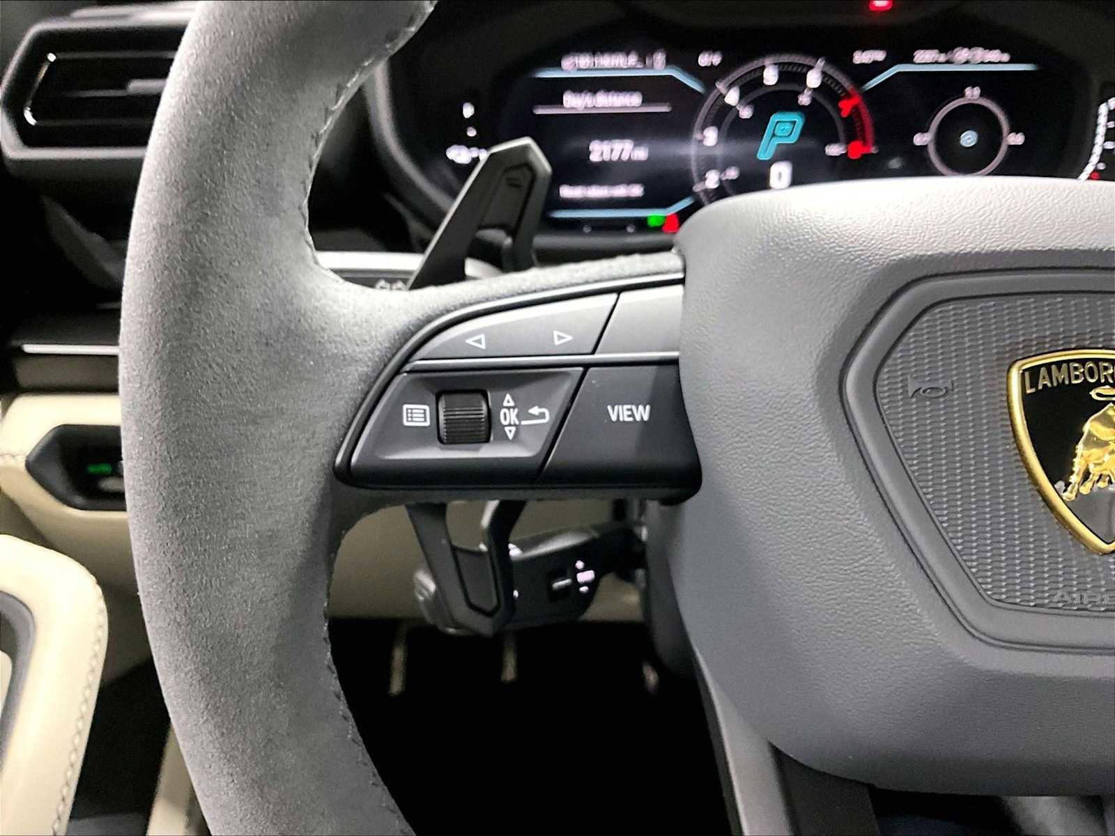 Used 2025 Lamborghini Urus SE image 22