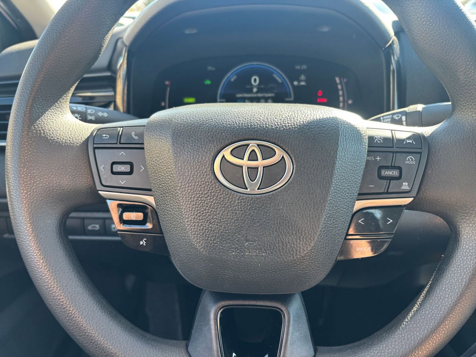 Used 2025 Toyota Camry LE image 27