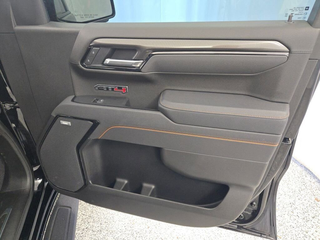 Used 2025 GMC Sierra 1500 AT4 w/ AT4 Premium Package image 6