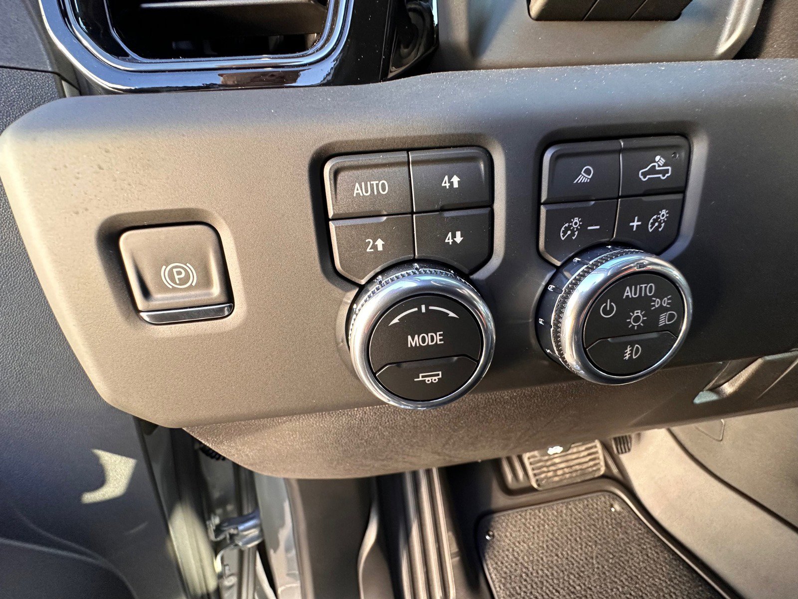 New 2026 GMC Sierra 2500 AT4 w/ AT4 Premium Plus Package image 11