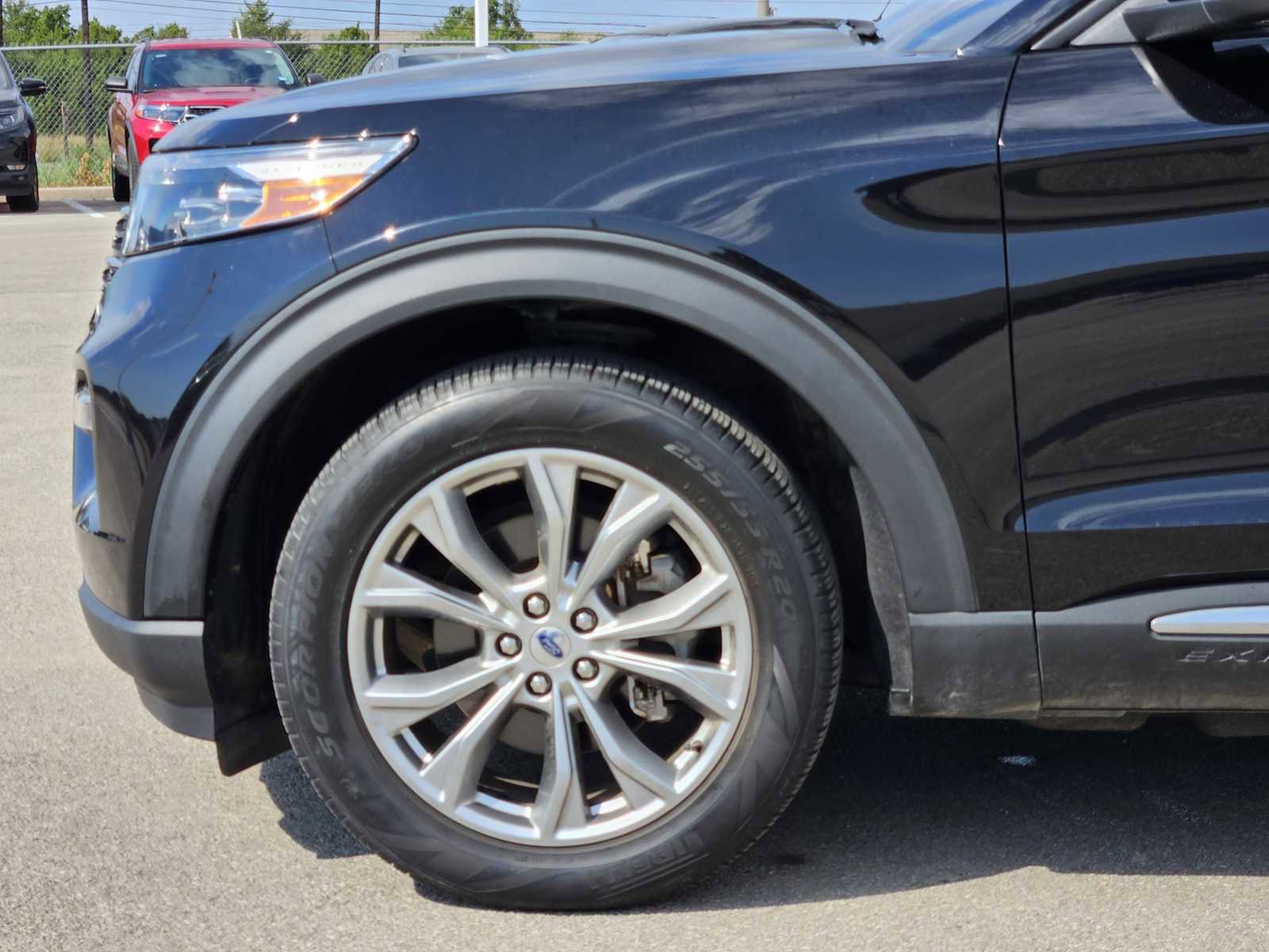 Used 2022 Ford Explorer XLT w/ Equipment Group 202A image 8