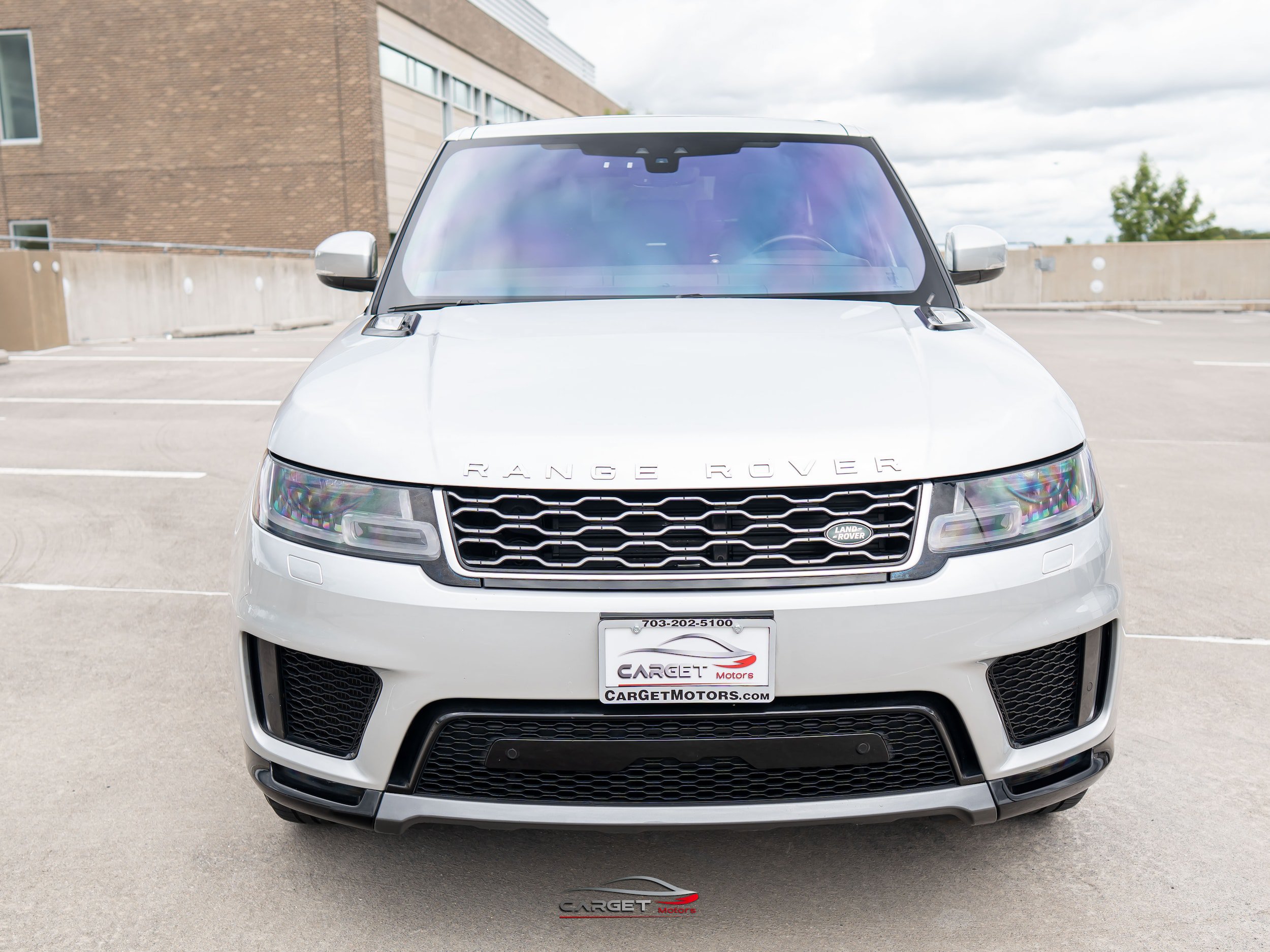 Used 2018 Land Rover Range Rover Sport HSE AWD/4WD image 2