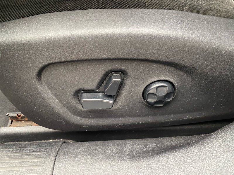 Used 2017 Chrysler 200 LX w/ Touring Convenience Group image 11