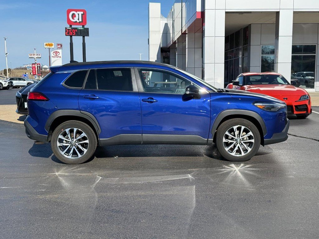 Certified 2025 Toyota Corolla Cross XLE image 2