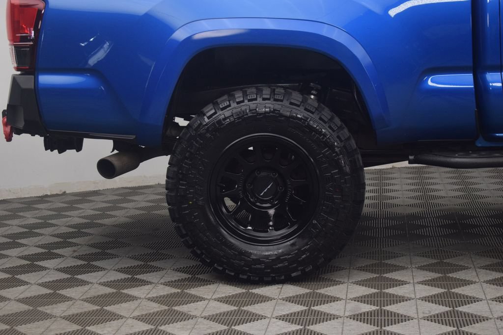 Used 2018 Toyota Tacoma TRD Sport AWD/4WD image 27
