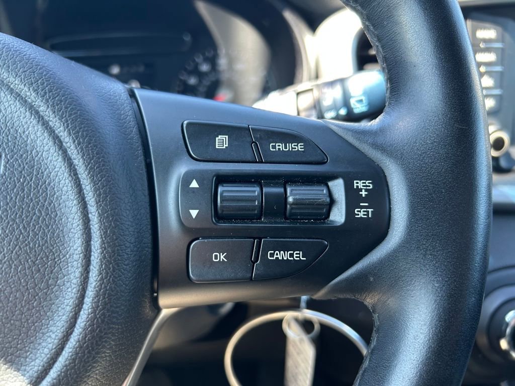 Used 2017 Kia Sorento LX w/ LX Convenience Package image 16