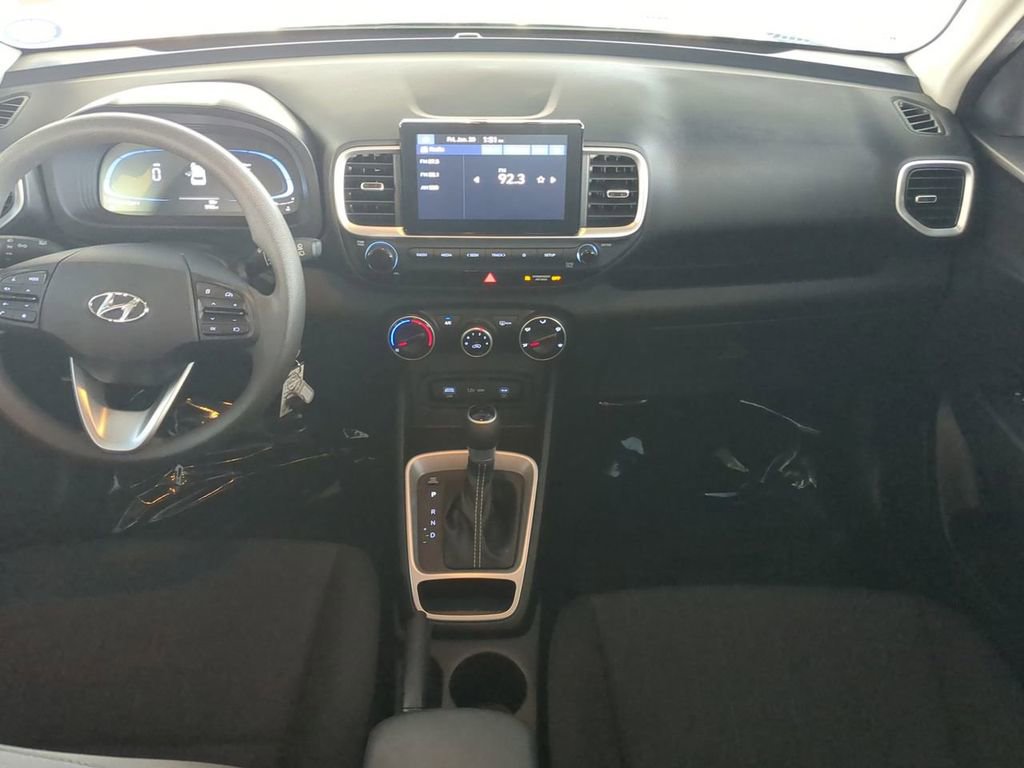 Used 2025 Hyundai Venue SE image 15