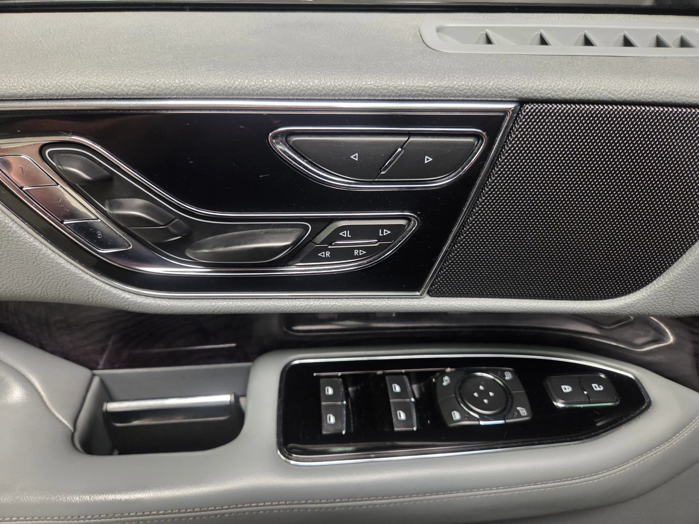Used 2021 Lincoln Navigator L Reserve RWD image 16