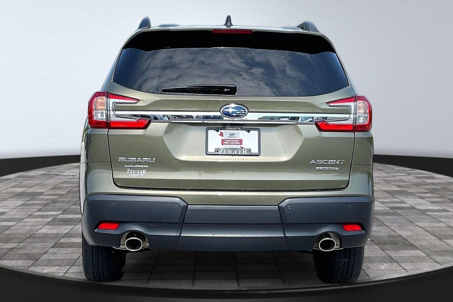 Used 2023 Subaru Ascent Limited w/ Technology Package AWD/4WD image 4