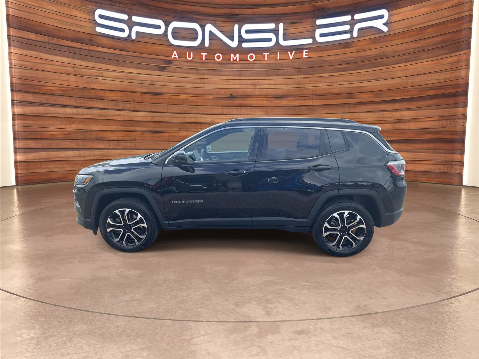 Used 2023 Jeep Compass Limited AWD/4WD image 2