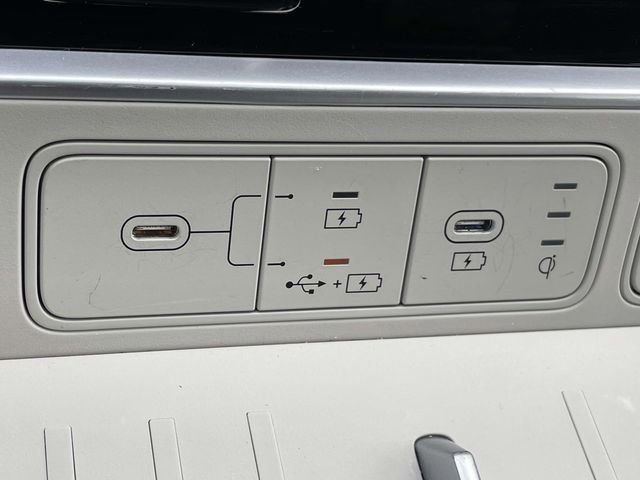 Used 2025 Hyundai Santa Fe Limited image 30