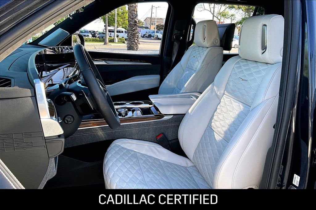 Used 2025 Cadillac Escalade Sport Platinum w/ LPO, ONYX Package AWD/4WD image 10
