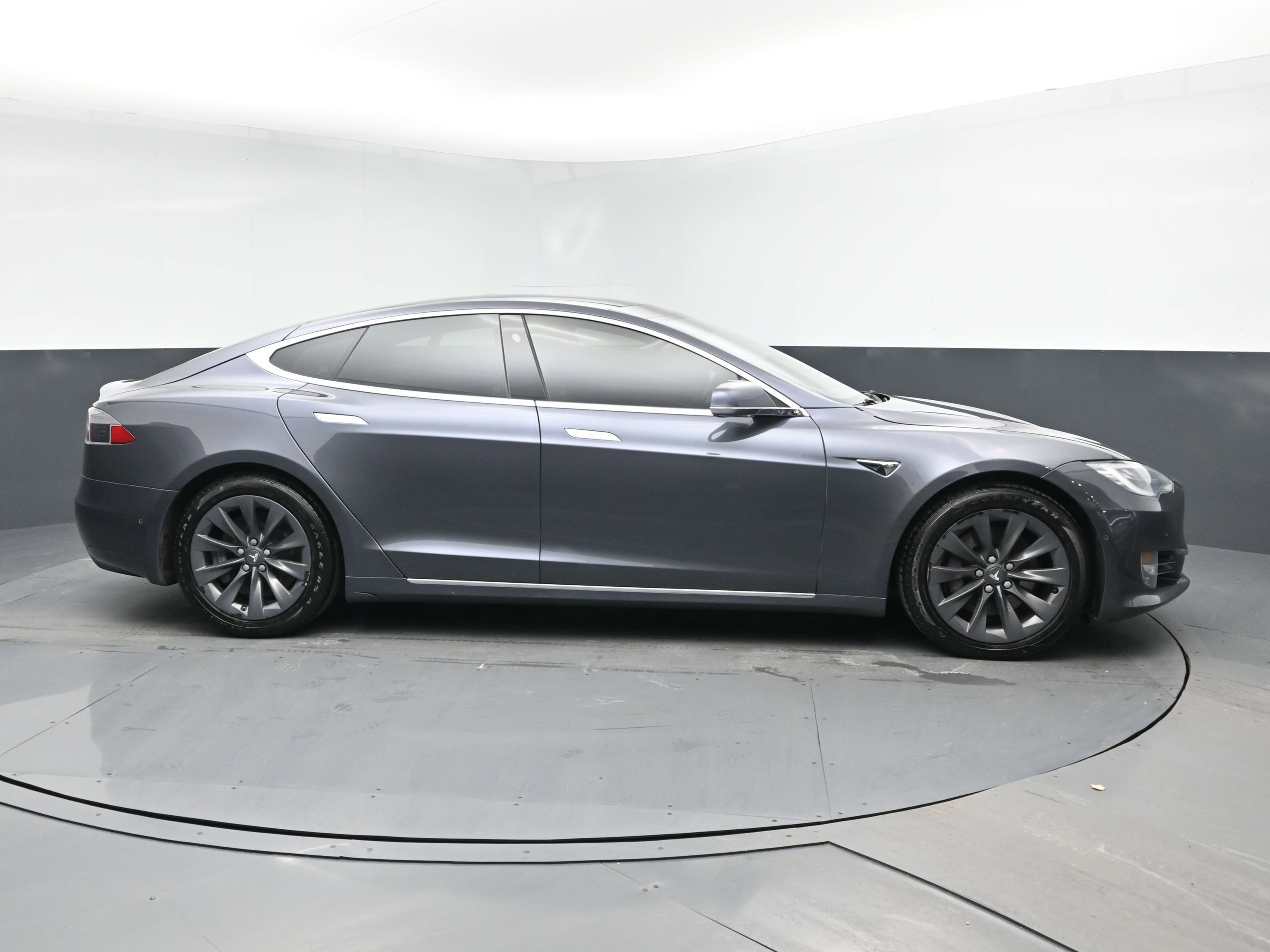 Used 2018 Tesla Model S AWD image 3