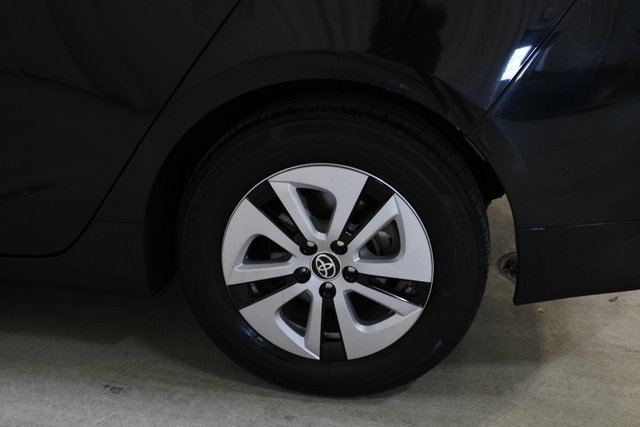 Used 2017 Toyota Prius Three image 29