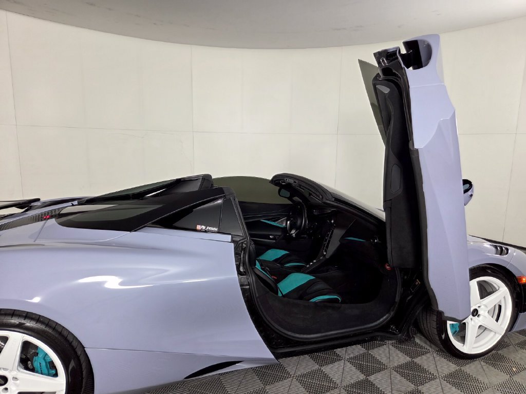 Used 2024 McLaren 750S Spider RWD image 29