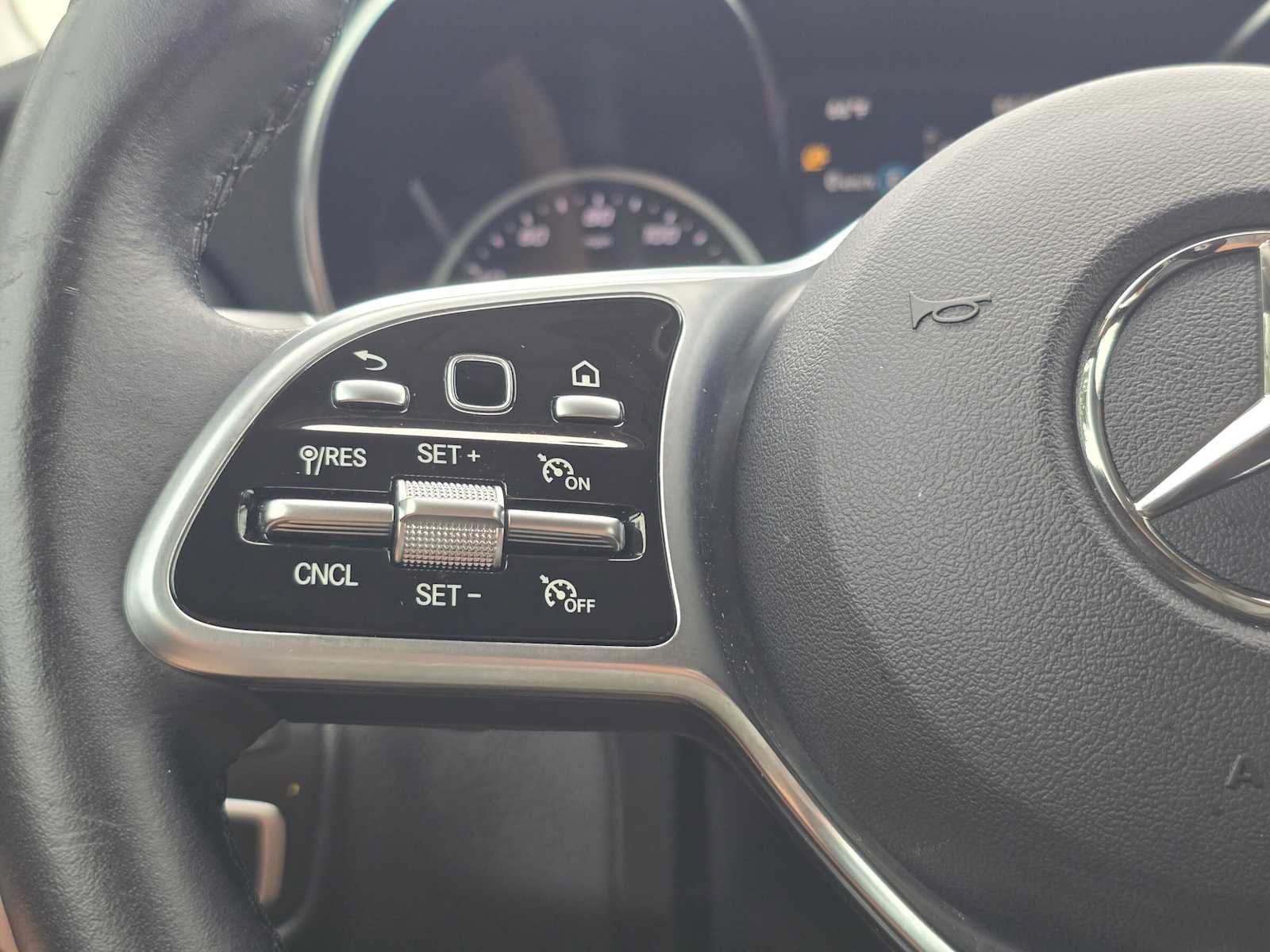 Used 2021 Mercedes-Benz GLC 300 4MATIC image 30