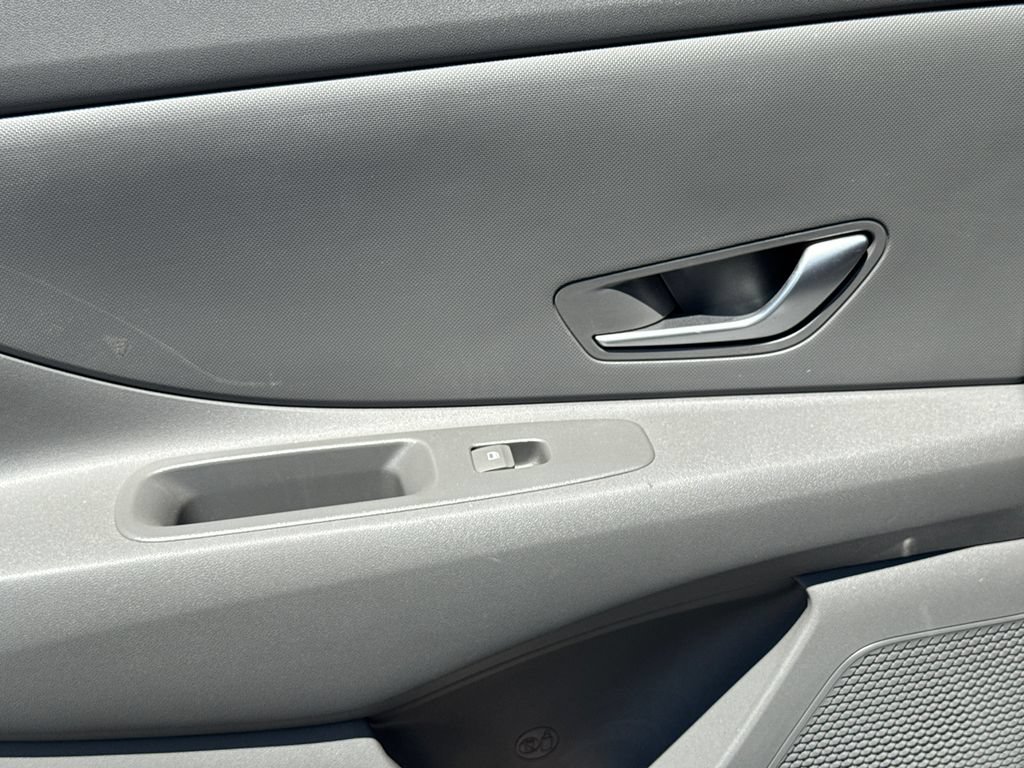 Used 2022 Hyundai Elantra SEL FWD image 21