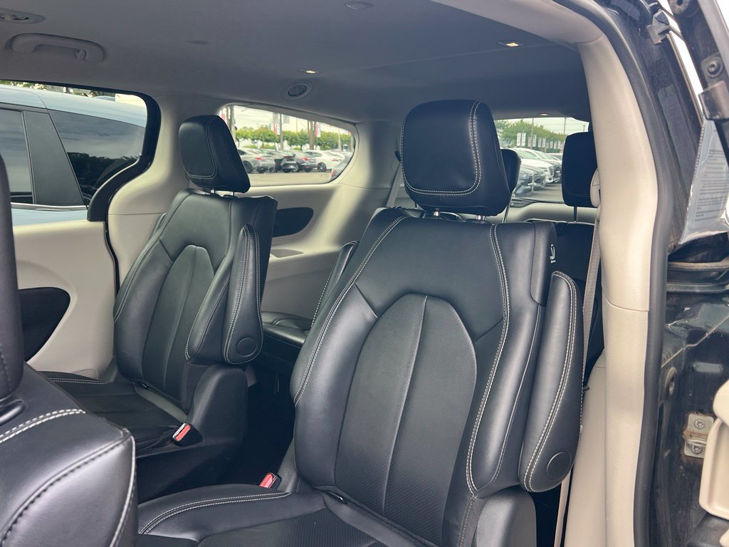 Used 2024 Chrysler Pacifica Limited FWD image 10