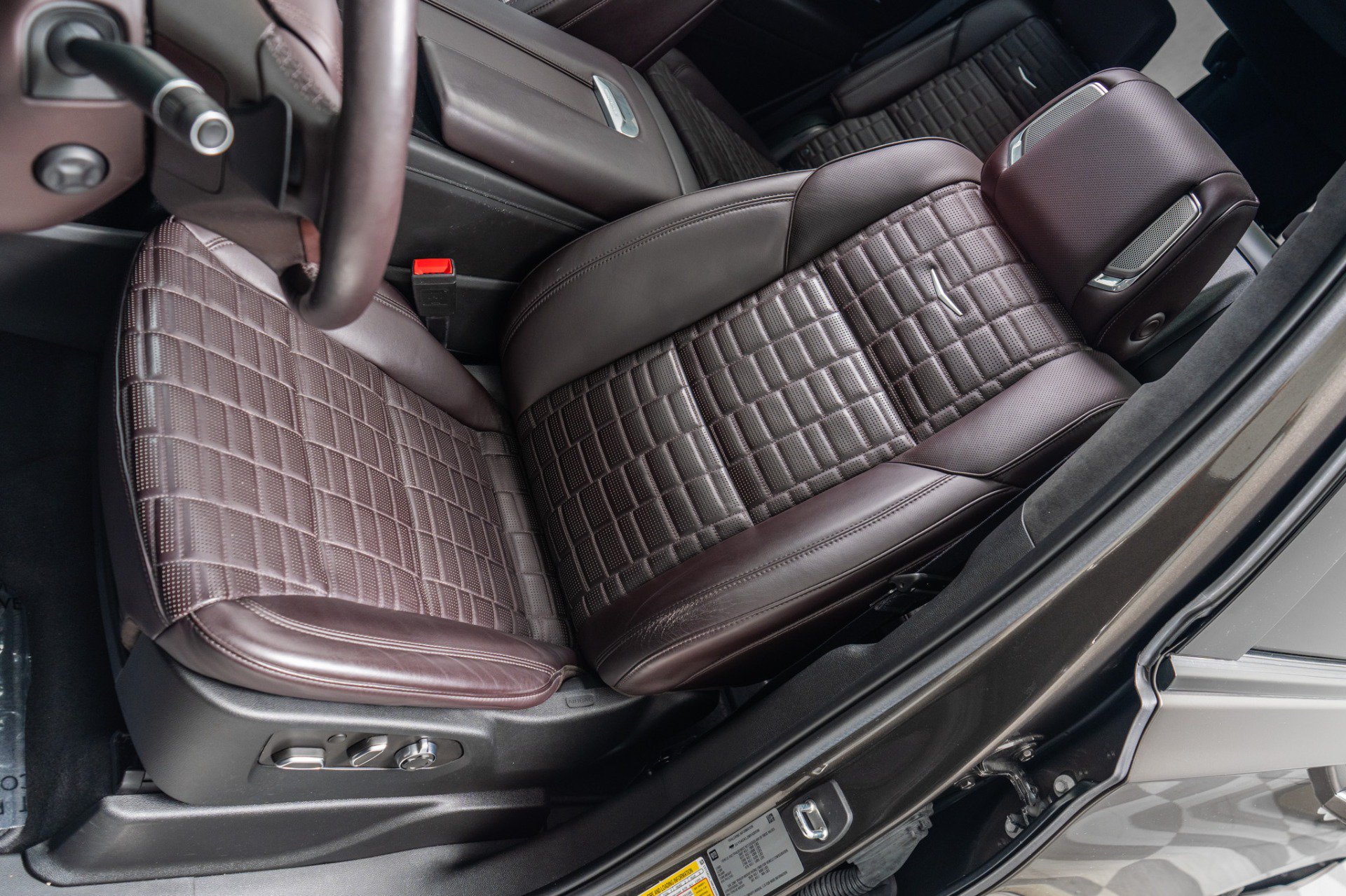 Used 2021 Cadillac Escalade Sport Platinum w/ Heavy-Duty Trailer Package AWD/4WD image 23