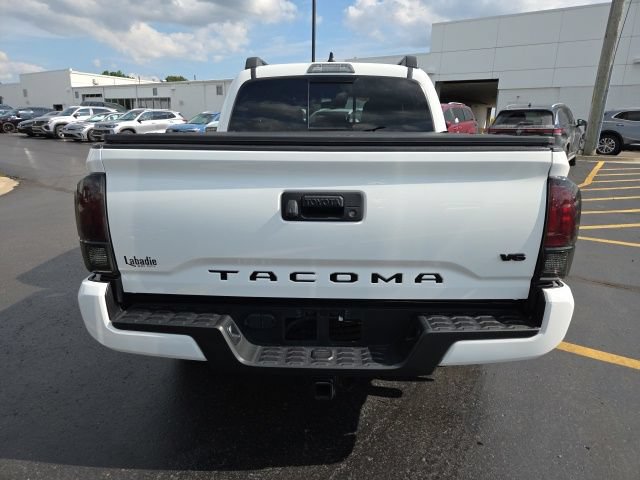 Used 2022 Toyota Tacoma TRD Sport AWD/4WD image 6