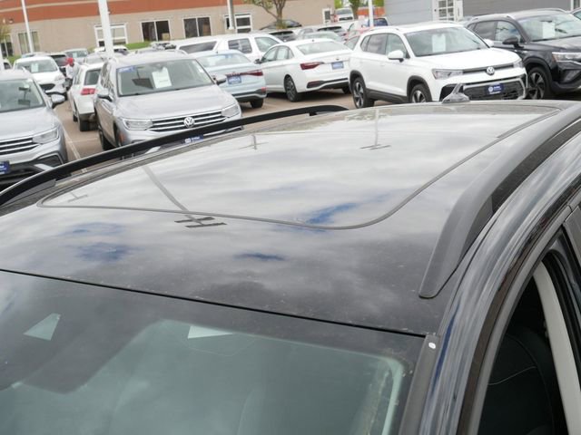 Used 2025 Volkswagen Taos SE AWD/4WD image 11