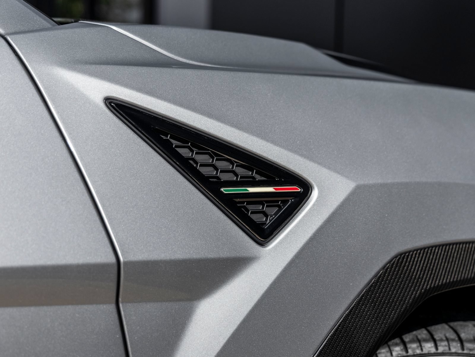 Used 2024 Lamborghini Urus Performante AWD/4WD image 16