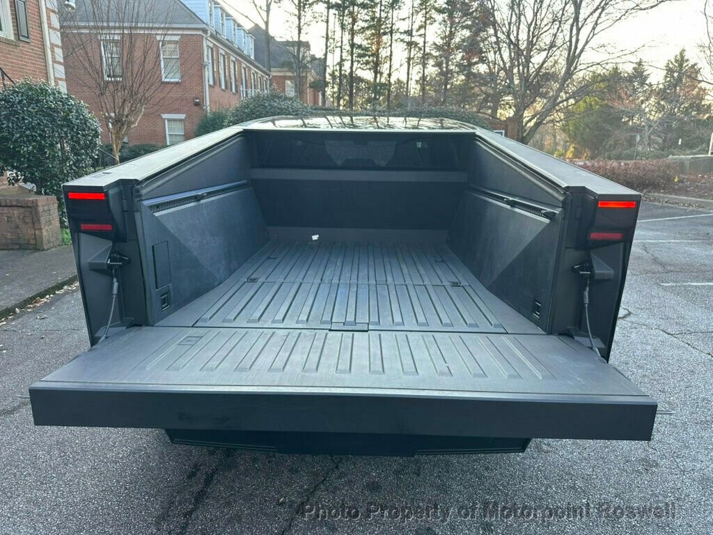 Used 2024 Tesla Cybertruck AWD Crew Cab image 9