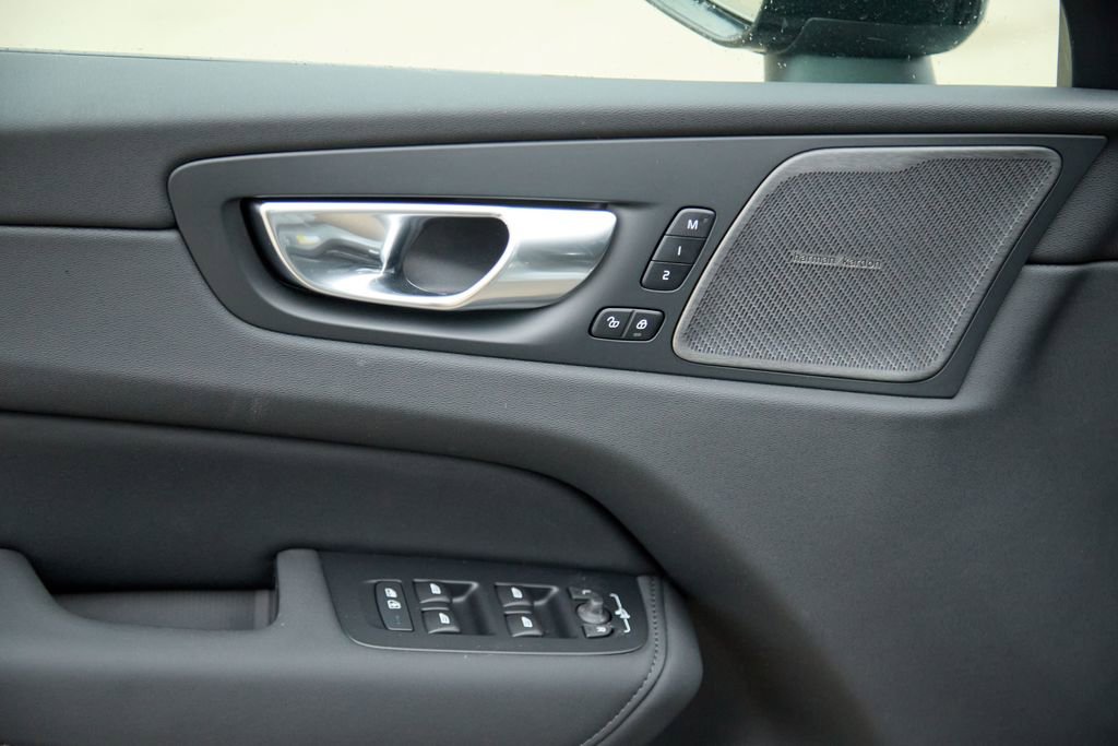 New 2026 Volvo XC60 B5 Ultra w/ Climate Package image 11