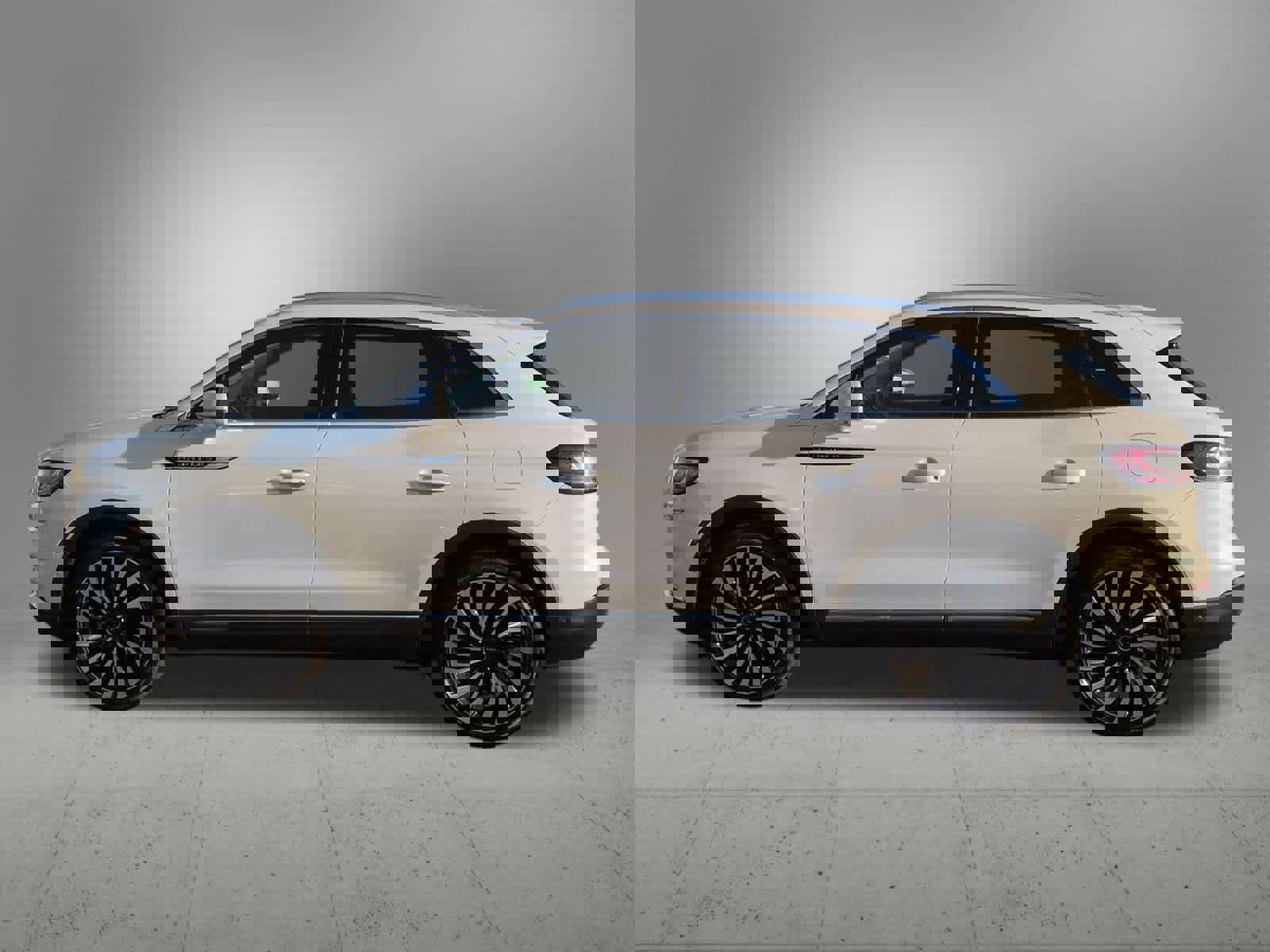 Used 2023 Lincoln Nautilus Black Label w/ Cargo Utility Package image 3