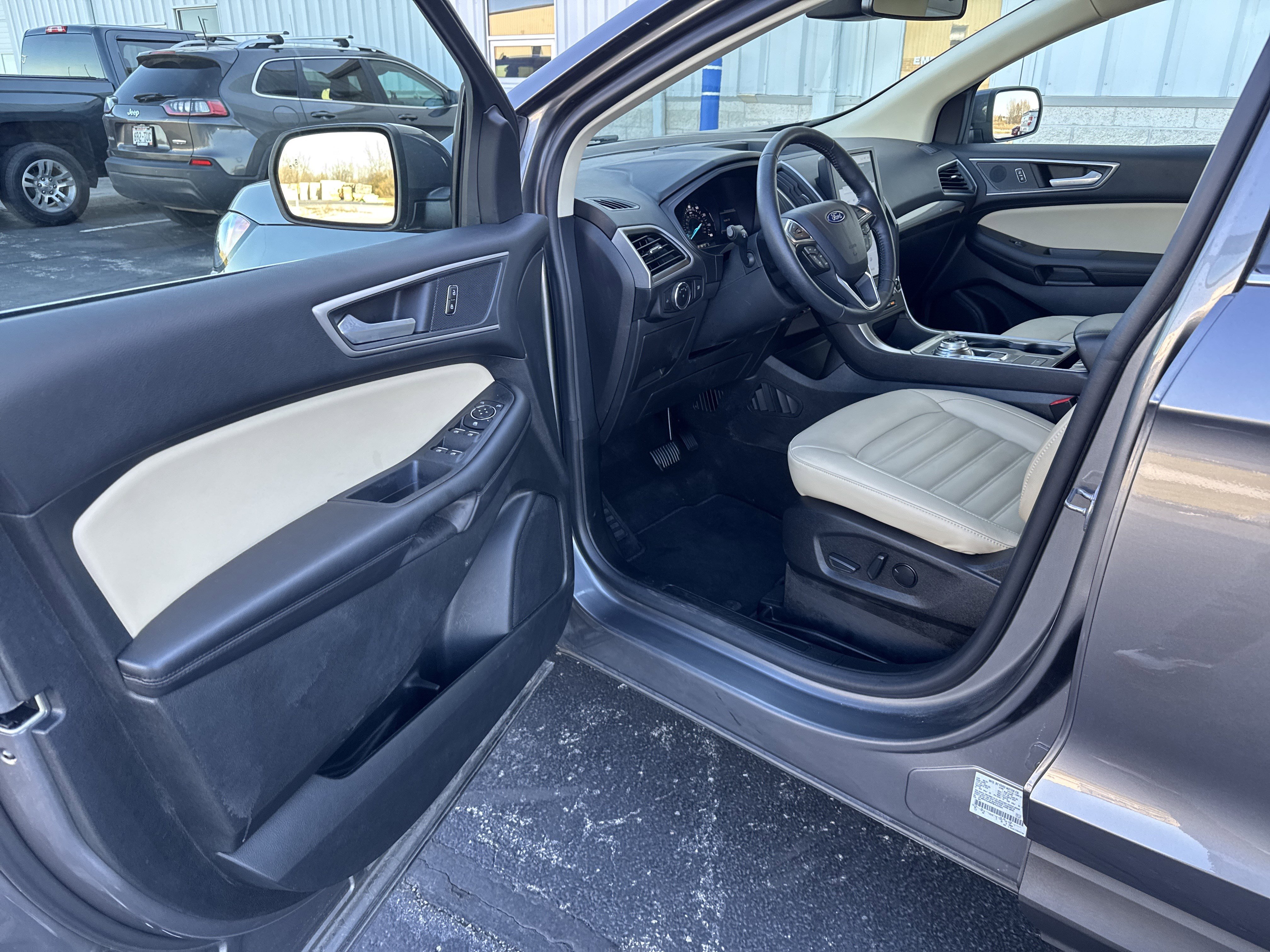 Used 2024 Ford Edge SEL image 18