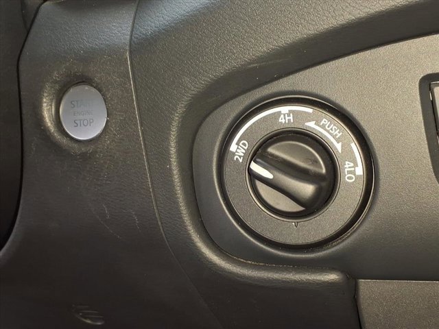 Used 2022 Nissan Frontier PRO-4X w/ Technology Package image 16