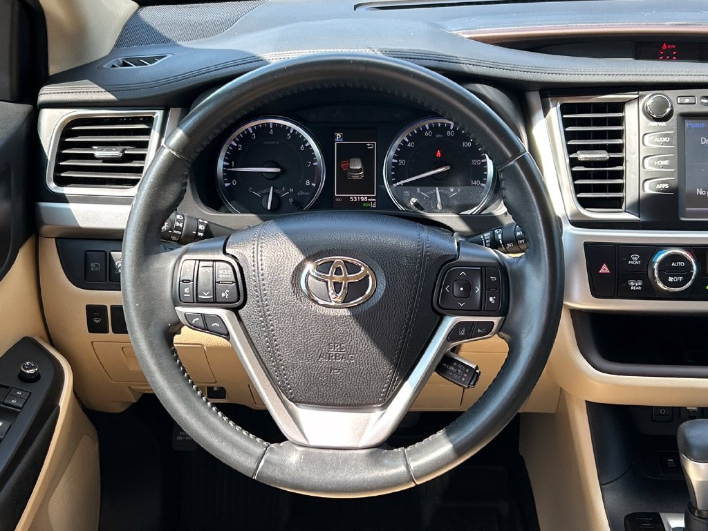 Used 2019 Toyota Highlander XLE FWD image 40