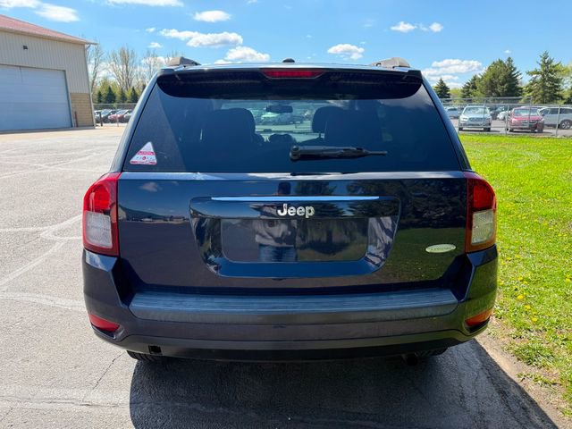 Used 2017 Jeep Compass Latitude FWD image 2