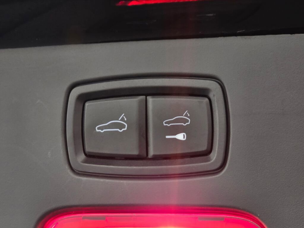 Used 2018 Porsche Cayenne image 24