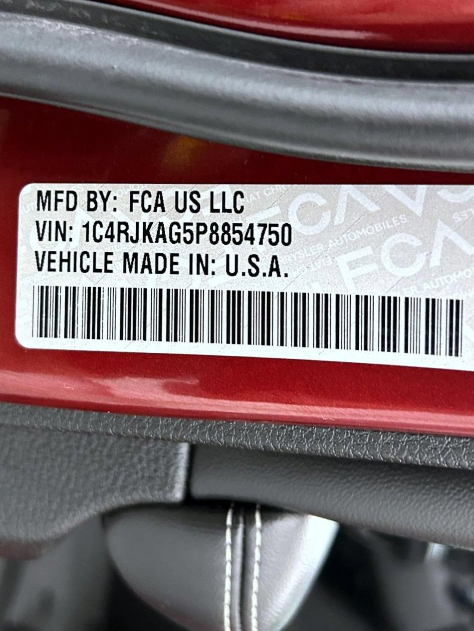 Used 2023 Jeep Grand Cherokee L Laredo AWD/4WD image 28