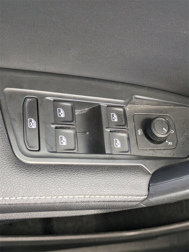 Used 2024 Volkswagen Tiguan S image 23